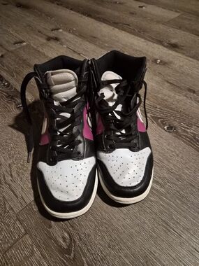Women’s High-Top Sneakers in Black, White & Pink